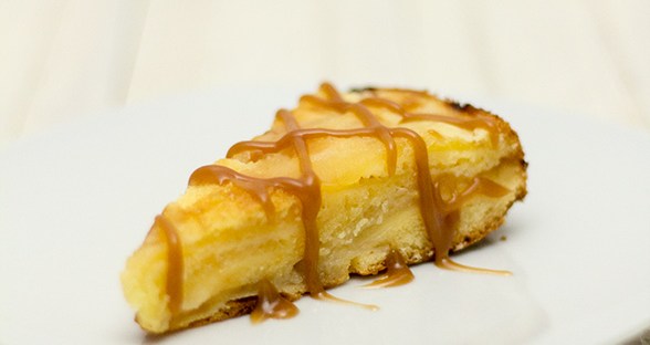 Apfelkuchen mit Karamellsauce