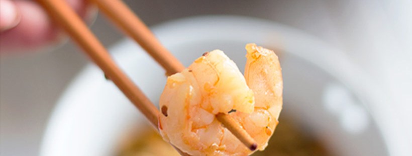 Gebratene Sesam Nudeln mit Shrimps