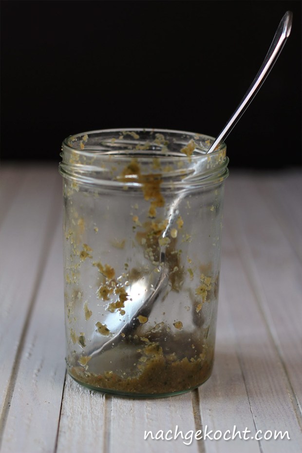 Leeres Glas Gemüsebrühepaste