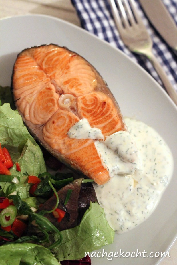 Joghurt-Dill-Sauce zu Lachssteak