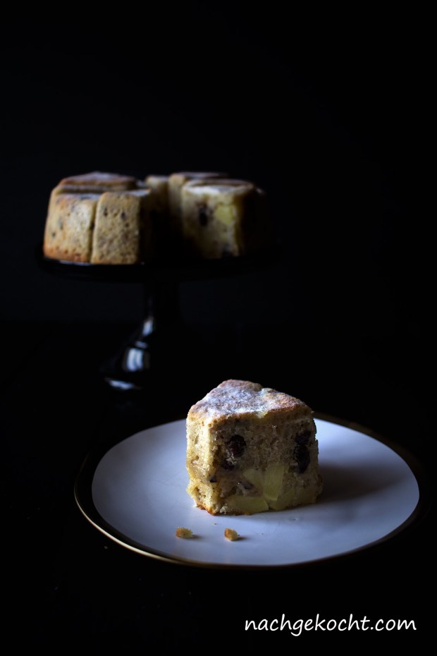 Apfel-Rosinen-Walnuss-Kuchen-Stück